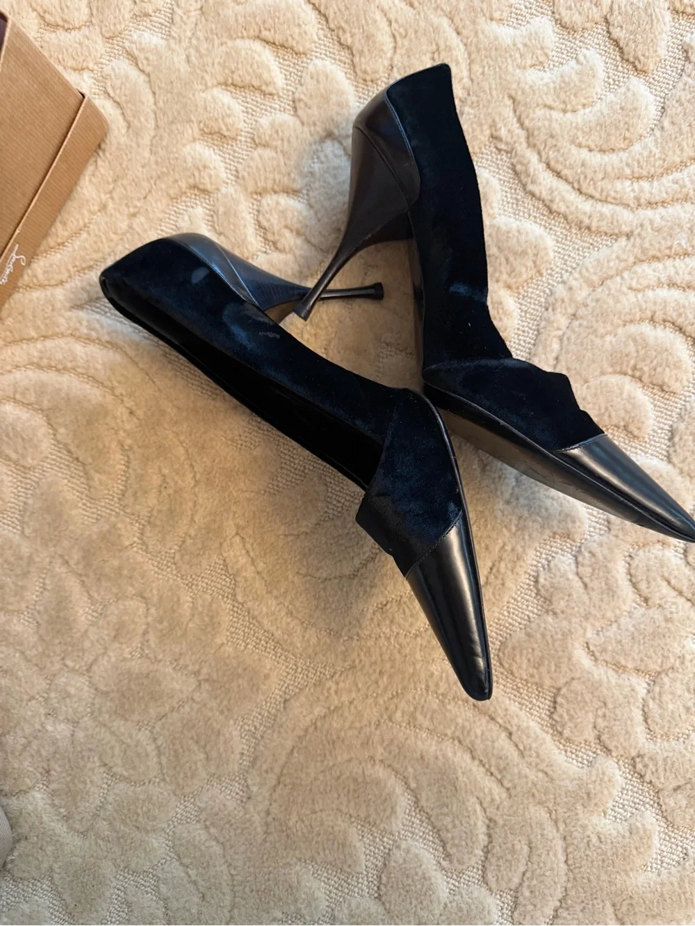 Prada!velvet and leather Pointed Pumps size 39. Vintage great condition!